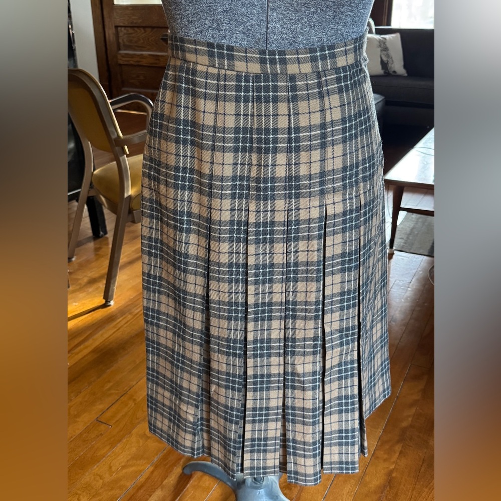 David Brooks Vintage Wool Pleated Plaid Skirt Sz 14 (modern 8) Midi Length. EUC